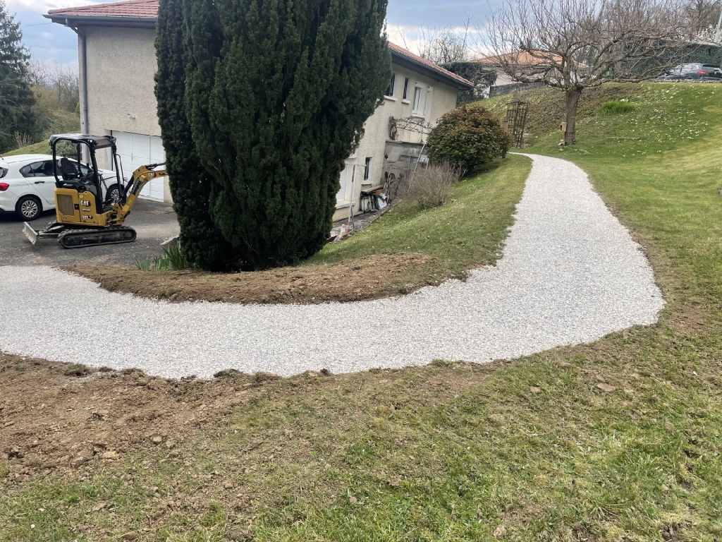 Chemin piéton en Nidagravel et gravillon 6/10 concassé