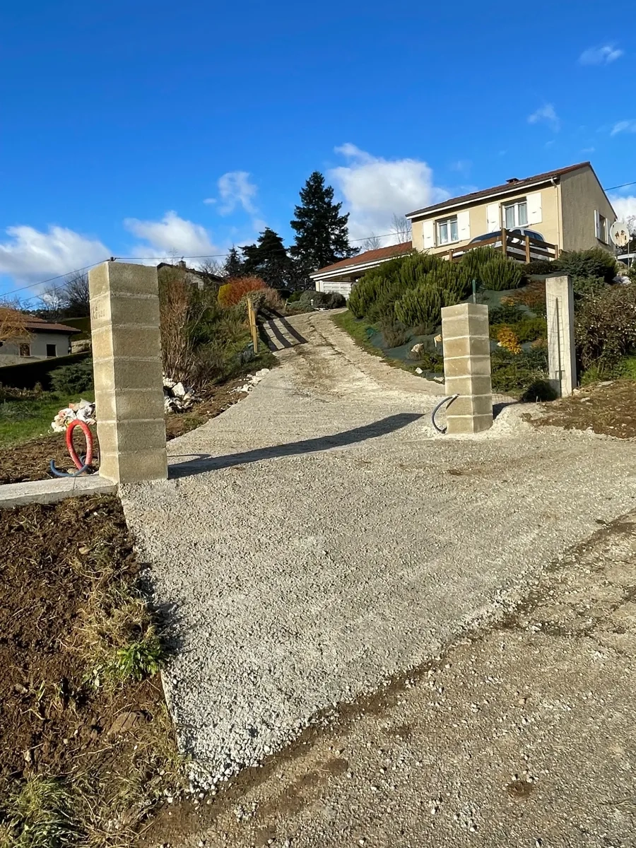 Reprise de descente carrossable et aménagement de talus à Condrieu : comment allier praticité et esthétisme